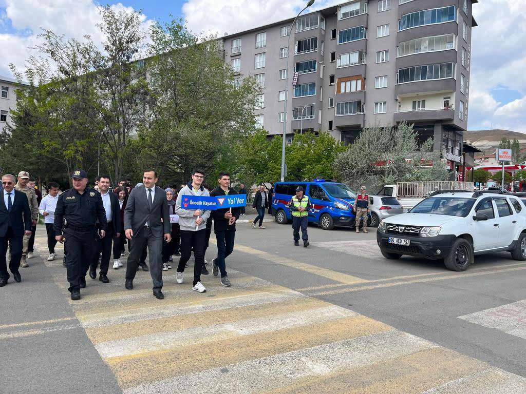 ‘‘Öncelik Hayatın, Öncelik Yayanın’’